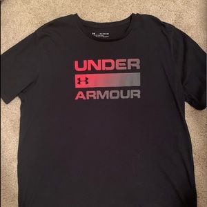 Men’s Under Armor loose fit tee shirt